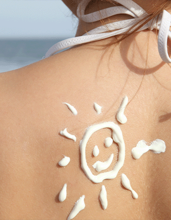 Sonnencreme auf der Haut ist wichtig für eine gesunde Haut